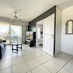 - 2 Pieces Avec Parc Et Piscine *
