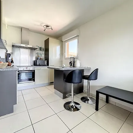 Appartement - 2 Pieces Avec Parc Et Piscine