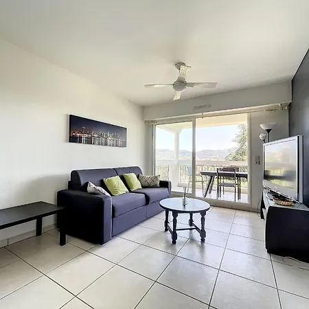 - 2 Pieces Avec Parc Et Piscine * Cannes