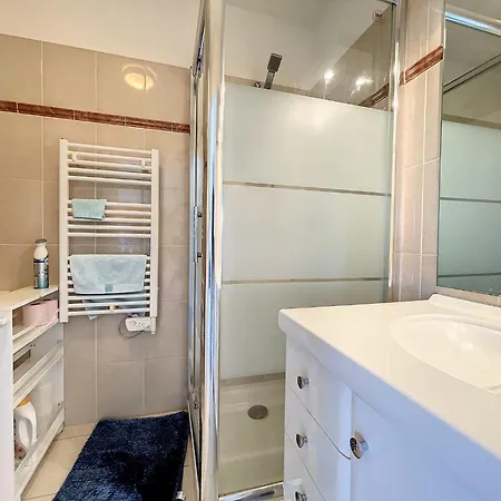 - 2 Pieces Avec Parc Et Piscine Appartement Cannes