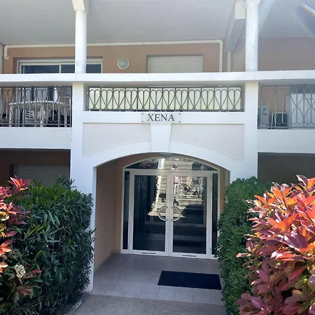 - 2 Pieces Avec Parc Et Piscine * Cannes