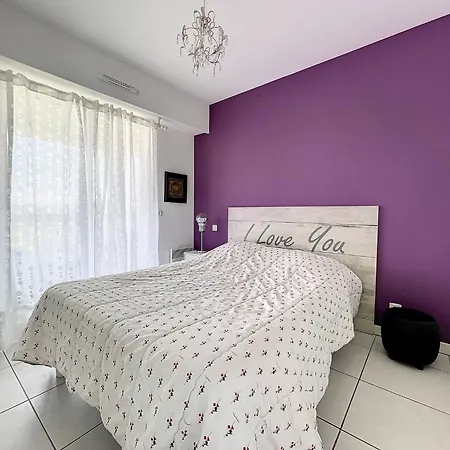 - 2 Pieces Avec Parc Et Piscine *