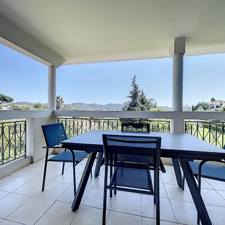 - 2 Pieces Avec Parc Et Piscine Cannes