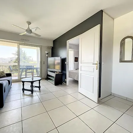 - 2 Pieces Avec Parc Et Piscine *